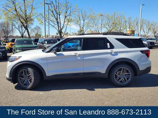 Star White Metallic Tri-Coat 2026 Ford Explorer ST