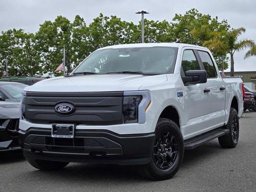 2025 Ford F-150 Lightning Pro