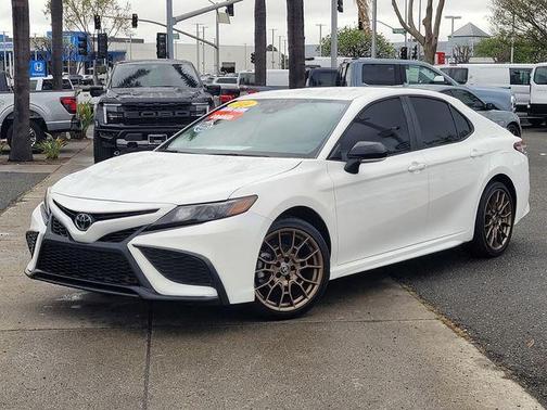 Ice Cap 2024 Toyota Camry SE