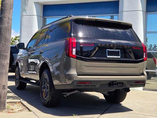 Marsh Gray 2026 Ford Expedition Tremor