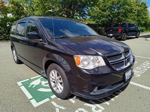Black Onyx Crystal Pearlcoat 2020 Dodge Grand Caravan SXT