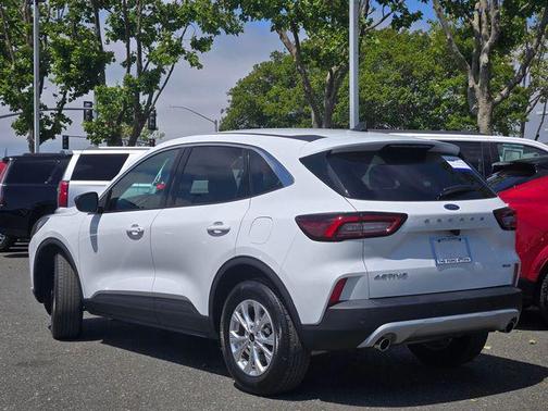 Oxford White 2023 Ford Escape Active