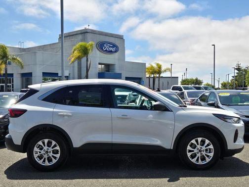 Oxford White 2023 Ford Escape Active