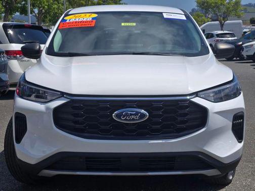 Oxford White 2023 Ford Escape Active