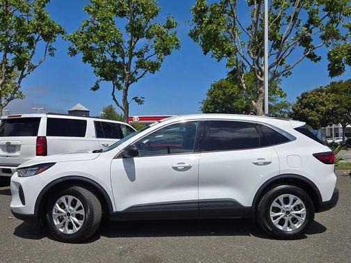 Oxford White 2023 Ford Escape Active