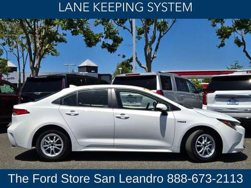 Super White 2021 Toyota Corolla Hybrid LE