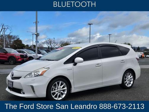 2014 Toyota Prius v Five