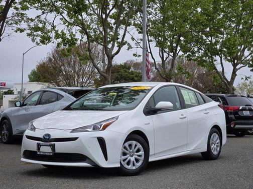 2022 Toyota Prius LE