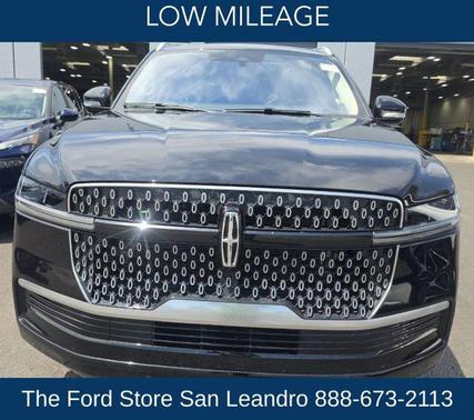 Infinite Black Metallic Clearcoat 2025 Lincoln Navigator Reserve