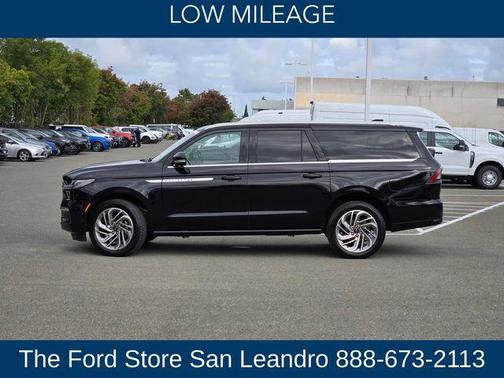 Infinite Black Metallic Clearcoat 2025 Lincoln Navigator Reserve