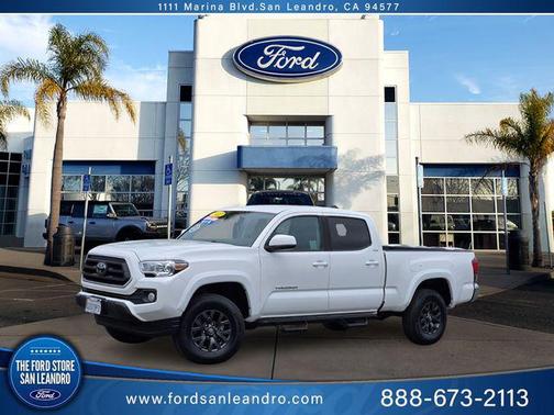 White 2022 Toyota Tacoma SR5
