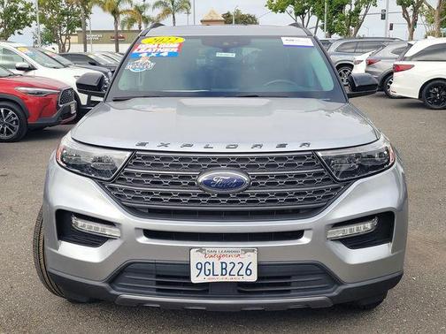 Iconic Silver Metallic 2023 Ford Explorer XLT
