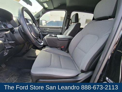 Diamond Black Crystal Pearlcoat 2023 RAM 1500 Big Horn/Lone Star