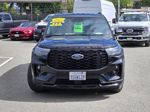 Agate Black Metallic 2025 Ford Explorer ST-Line