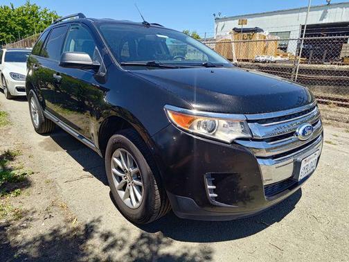 Tuxedo Black Metallic 2013 Ford Edge SE