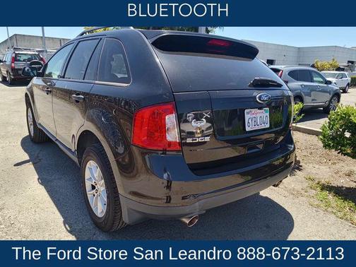 Tuxedo Black Metallic 2013 Ford Edge SE