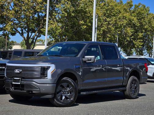2025 Ford F-150 Lightning LARIAT