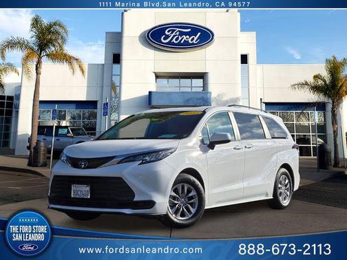 2022 Toyota Sienna LE