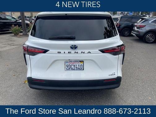2022 Toyota Sienna LE