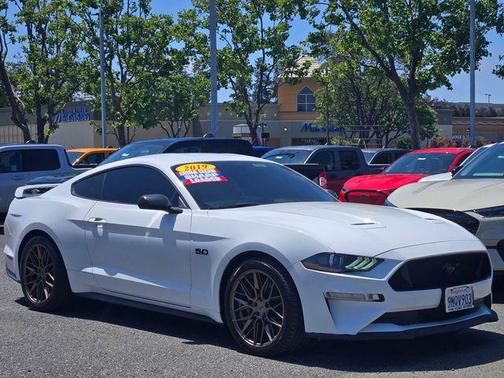 Oxford White 2019 Ford Mustang GT