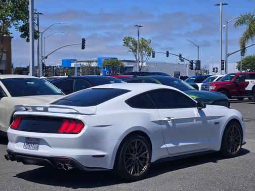 Oxford White 2019 Ford Mustang GT
