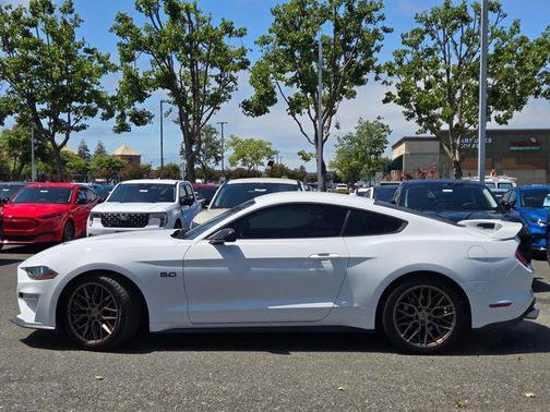 Oxford White 2019 Ford Mustang GT