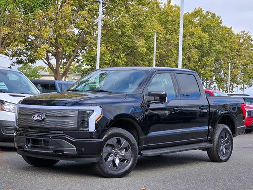 2025 Ford F-150 Lightning LARIAT
