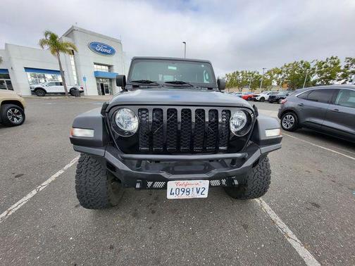 Black Clearcoat 2020 Jeep Gladiator Sport