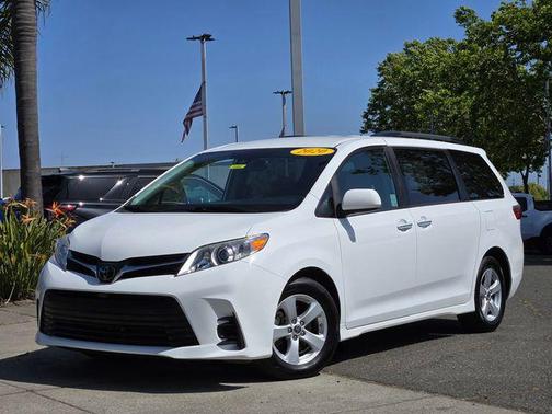 2020 Toyota Sienna LE