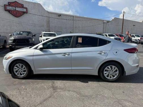 2018 Hyundai ELANTRA SE