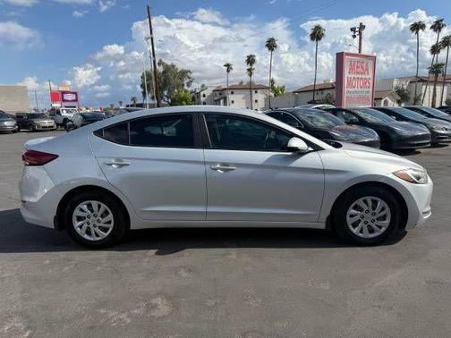 2018 Hyundai ELANTRA SE