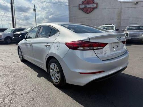 2018 Hyundai ELANTRA SE