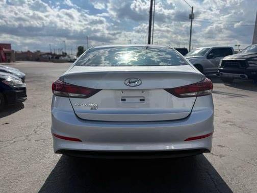 2018 Hyundai ELANTRA SE