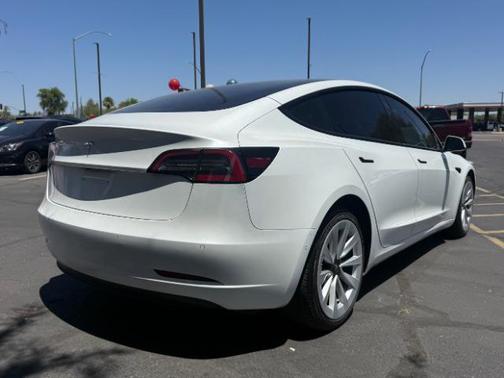Pearl White Multi-Coat 2022 Tesla Model 3 Standard Range