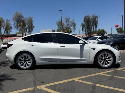 Pearl White Multi-Coat 2022 Tesla Model 3 Standard Range
