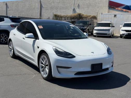 Pearl White Multi-Coat 2022 Tesla Model 3 Standard Range