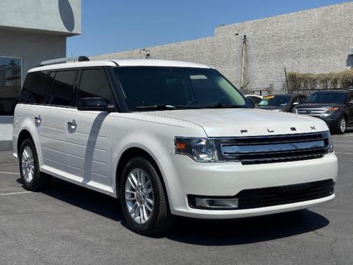 White Platinum Metallic Tri-Coat 2019 Ford Flex SEL