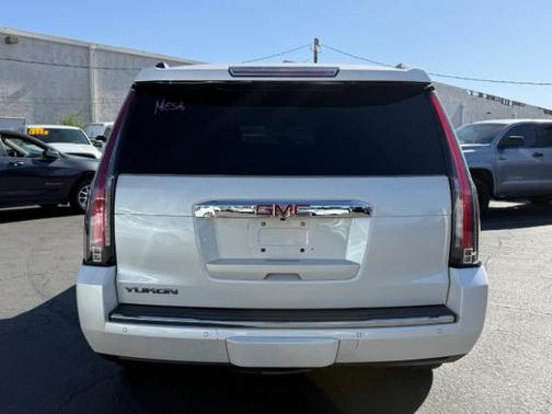 White Diamond Tricoat 2015 GMC Yukon Denali