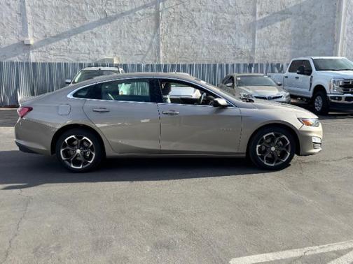 Mineral Gray Metallic 2022 Chevrolet Malibu FWD LT