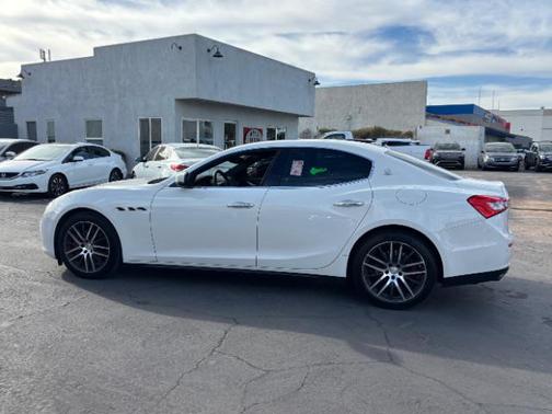 Bianco 2017 Maserati Ghibli Base