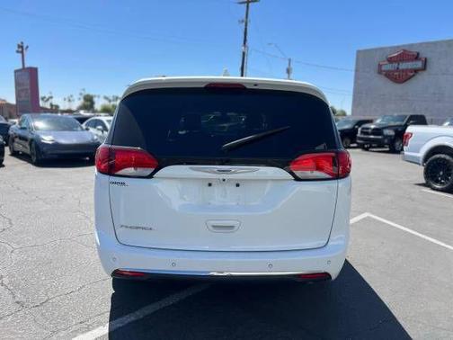 2018 Chrysler Pacifica Touring-L