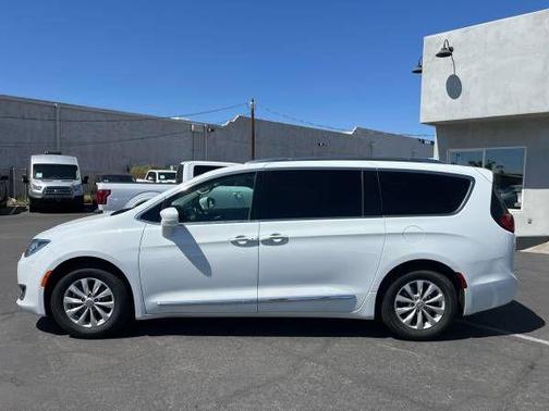 2018 Chrysler Pacifica Touring-L