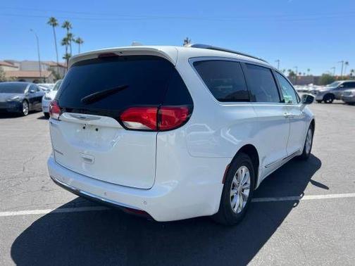 2018 Chrysler Pacifica Touring-L