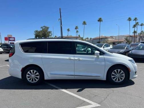 2018 Chrysler Pacifica Touring-L