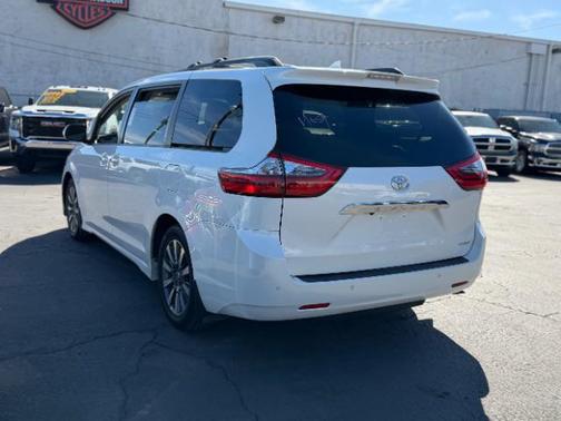 2020 Toyota Sienna Limited Premium