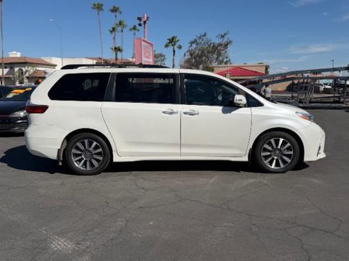 2020 Toyota Sienna Limited Premium