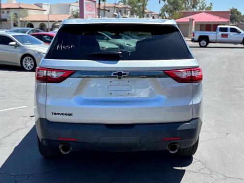 Silver Ice Metallic 2019 Chevrolet Traverse LS