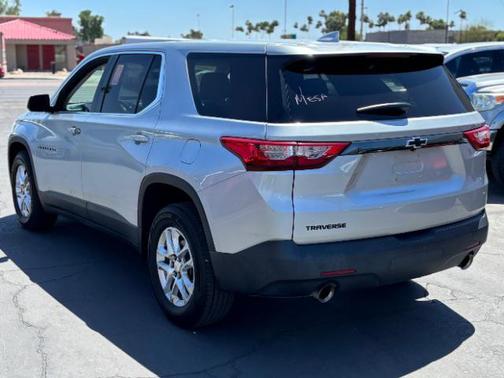 Silver Ice Metallic 2019 Chevrolet Traverse LS