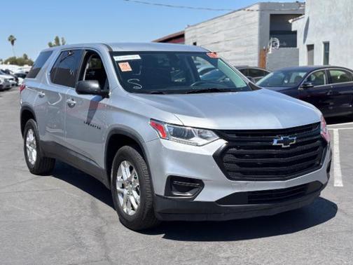 Silver Ice Metallic 2019 Chevrolet Traverse LS