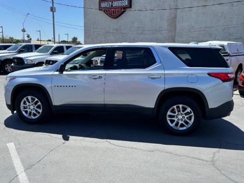 Silver Ice Metallic 2019 Chevrolet Traverse LS